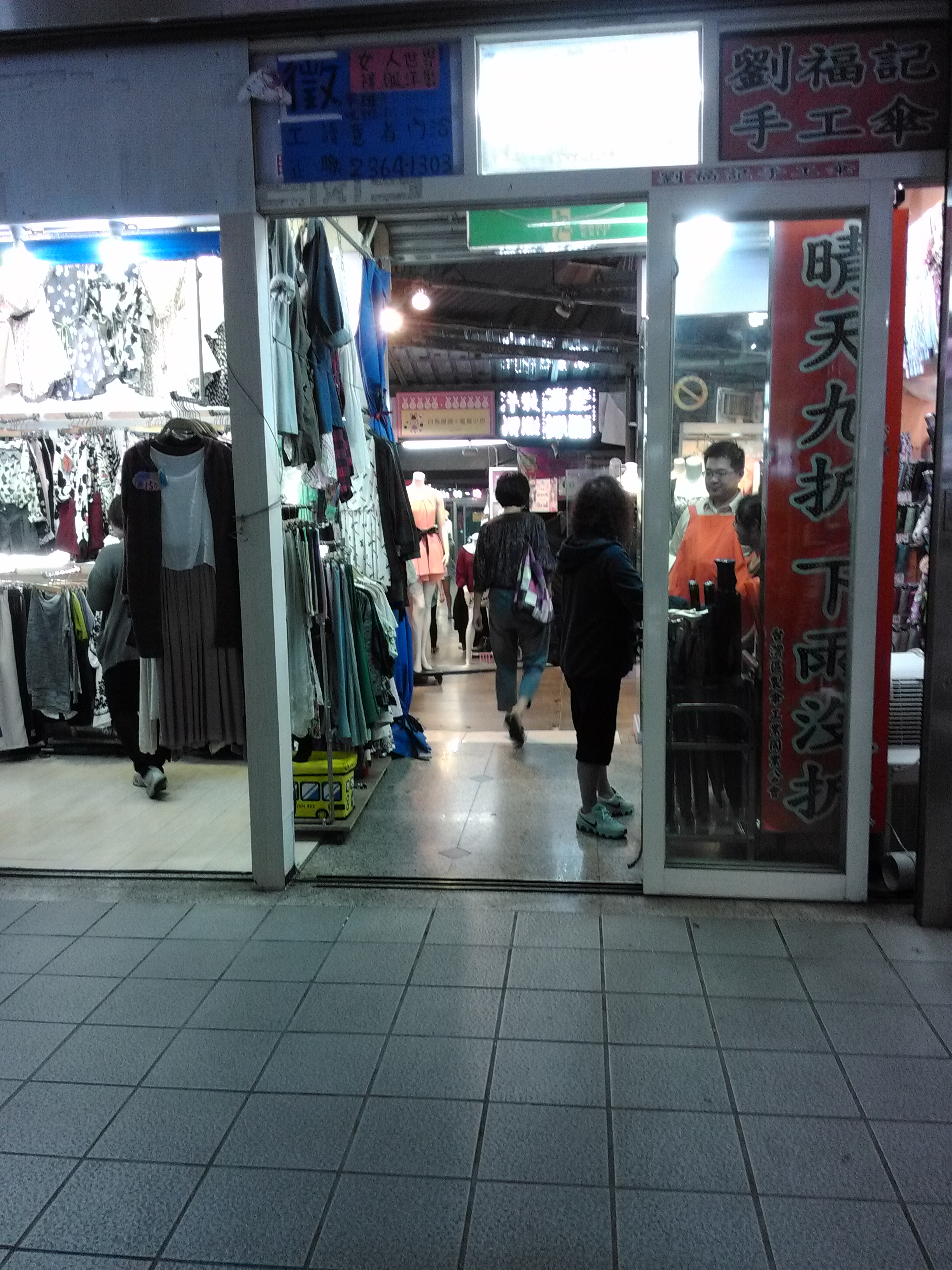 只要2萬公館捷運站1號出口服飾店出租.難得釋出 新手創業也很適合.免頂讓金 - 20151010155325-464683879.jpg(圖)