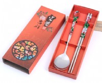【愛禮布禮】婚禮小物： 創意中國風不銹鋼勺子筷子餐具禮盒-富貴牡丹一般價 19 元 會員價 19 元_圖片(1)