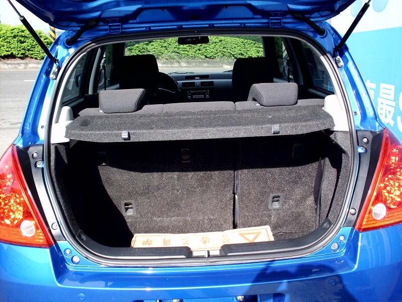 2006年 SWIFT 藍色  五門小車   1.5 - 20160611111929-615422241.JPG(圖)