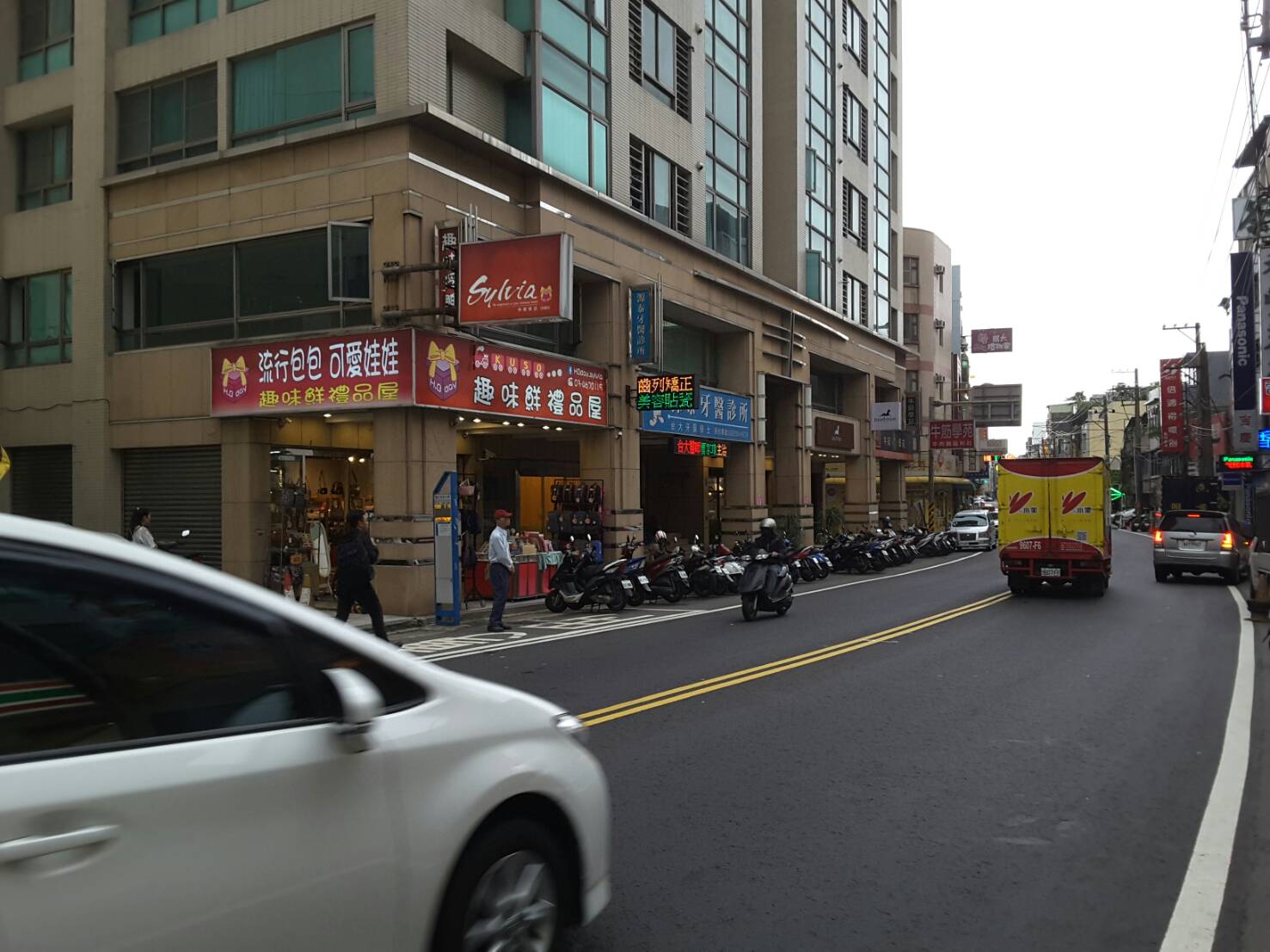 近健行科大【包包精品店】店住1+2樓 - 20170420160535-676397250.jpg(圖)