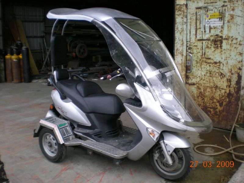 全罩式機車擋風鏡 - 20070705231058-171735546.JPG(圖)