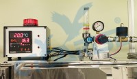 出線風管型5M溫溼度傳訊器-五通道溫度K type顯示控制器-變頻器壓力溫度控制器-直立式一氧化碳顯示器-鐵氟龍出線貼式溫度計-三相瓦時計空壓機系統-表面用PT100溫度探測棒_圖片(1)