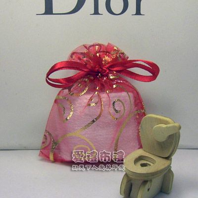 【愛禮布禮】婚禮小物： 大紅色勾藤蔓燙金雪紗袋7x9cm,1個1.3元 50個 一般價 65 元 會員價 65 元 - 20171106212742-975014460.jpg(圖)