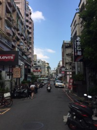 台北市東區精華地段敦化南路一段187巷提供便宜的停車位(空間夠大可停二輛)_圖片(1)