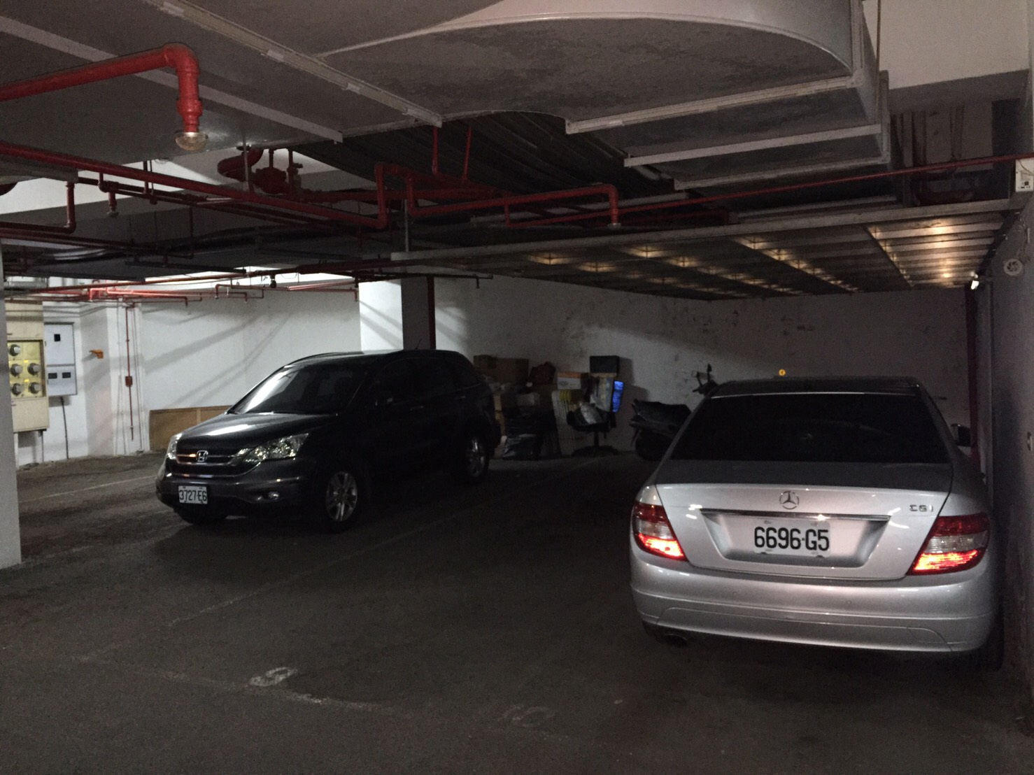 台北市東區精華地段敦化南路一段187巷提供便宜的停車位(空間夠大可停二輛) - 20171108174128-134616243.jpg(圖)