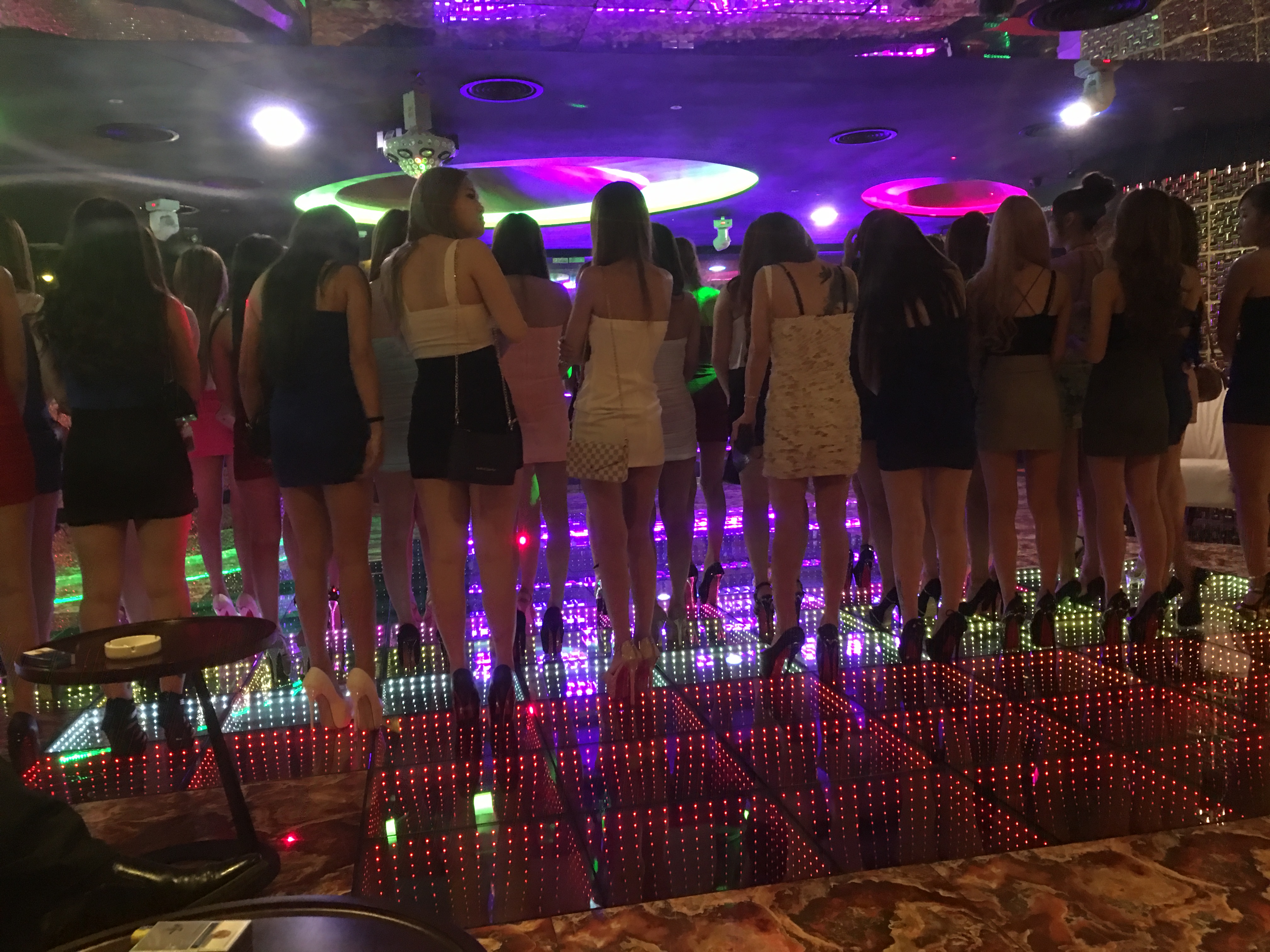 新竹最夯酒店*寶格麗時尚會館*制服/禮服/私檯/寬敞大廳彷彿來到夜店/全新風格最有氣氛/一定要指名找阿國經理/才有優惠唷 - 20180613221015-899591138.JPG(圖)