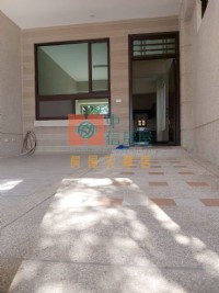 【售】高鐵臨路車庫別墅《中信房屋-虎尾大學店》_圖片(1)