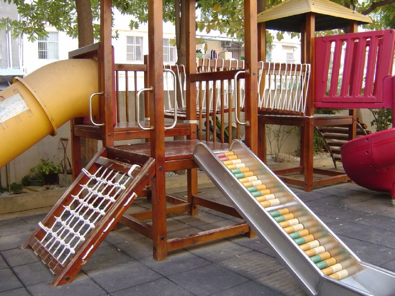 安全網---安全網措施工程,樓梯安全網,居家安全網 ,幼稚園遊樂場安全措施,防鳥網 - 20090528000045_441241078.JPG(圖)