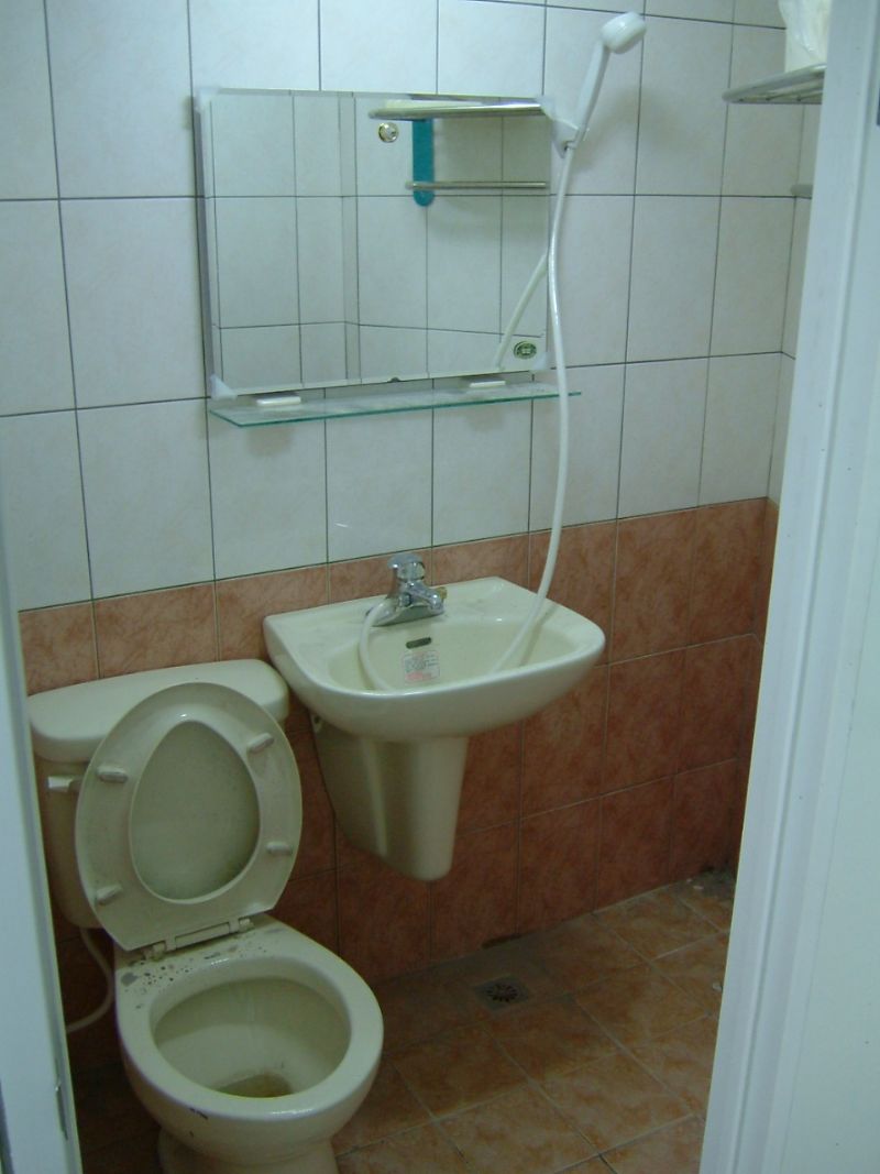 ★近高應大、正修、文澡多間全新水泥隔間獨立套房★包水、熱水、網路、第四台<每個月省下近2000元的支出> - 20070827172903_164941187.JPG(圖)