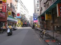 中原大學新成屋 近中原大學校門口，實踐路走路只要一分鐘，店面+18間套房，年收租136萬，間間對外窗，買到賺到喔！ _圖片(2)