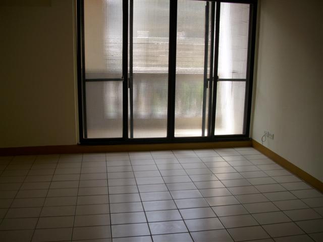 中壢透天別墅出售-東興國中別墅出售1-3.5樓，近信義國小、東興國中，委託價＄750萬  - 20091114163247_187976000.JPG(圖)