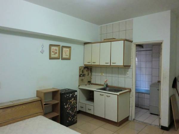 武陵高中套房~~~附家具家電 - 20100512112400_592834875.JPG(圖)