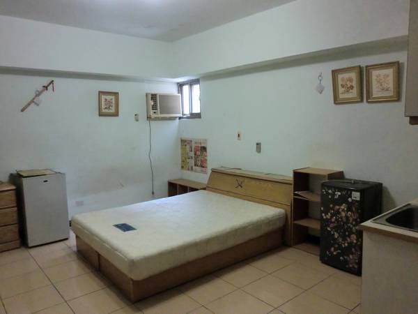 武陵高中套房~~~附家具家電 - 20100512112400_592840296.JPG(圖)