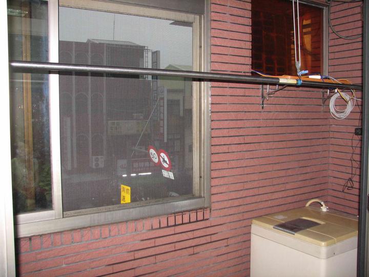 [套房出租]_台南縣永康市復興路三樓前大套房出租(近成大崑山科大)-適合學生或上班族居住 - 20100211023249_827235593.jpg(圖)