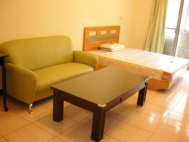 ●溫馨簡約風-獨立套房，有廚房、陽台、獨立洗衣機喔！乾乾淨淨的！看了一定喜歡！ - 20090702160112_521931640.JPG(圖)