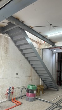 居家雨遮,夾層,樓承鋼板,鐵製樓梯,室內裝置鐵件,玻璃自動門,電動鐵捲門馬達遙控器,水塔架_圖片(2)