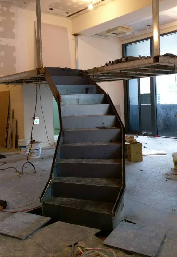 夾層,樓承鋼板,鐵製樓梯,電動鐵捲門馬達遙控器,水塔架,室內裝置鐵件,居家雨遮 - 20251211152901-438607496.jpg(圖)