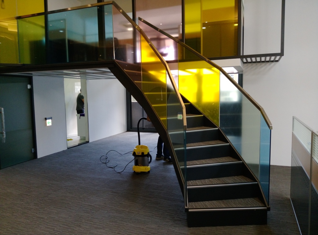 夾層,樓承鋼板,鐵製樓梯,電動鐵捲門馬達遙控器,水塔架,室內裝置鐵件,居家雨遮 - 20251211152901-438629824.jpg(圖)