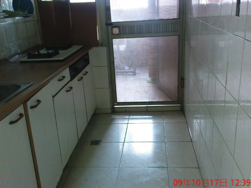 3+1房漂亮格局採光佳 看屋請洽李小姐０９３８３７５９６８謝謝您的光臨！ - 20091018091658_829246765.JPG(圖)