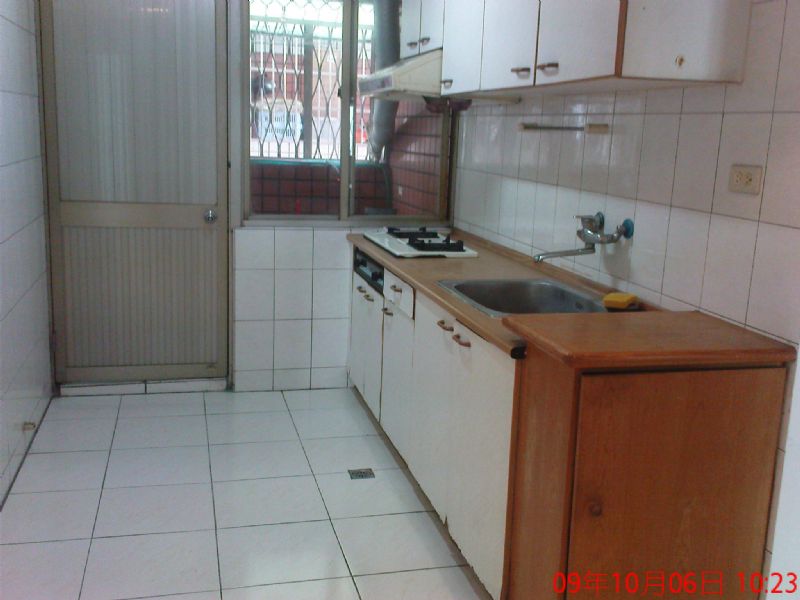 買3+1和室房再送家具 近郵局屏東中學看屋請洽李小姐０９３８３７５９６８謝謝您！ - 20091018092912_829886906.jpg(圖)