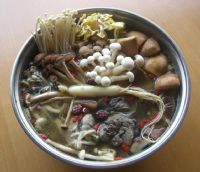 ►黃金海岸活蝦之家優惠大方送, 加點養生百菇藥膳烏骨雞湯，不但幫您省荷包，還要幫你補元氣!_圖片(1)