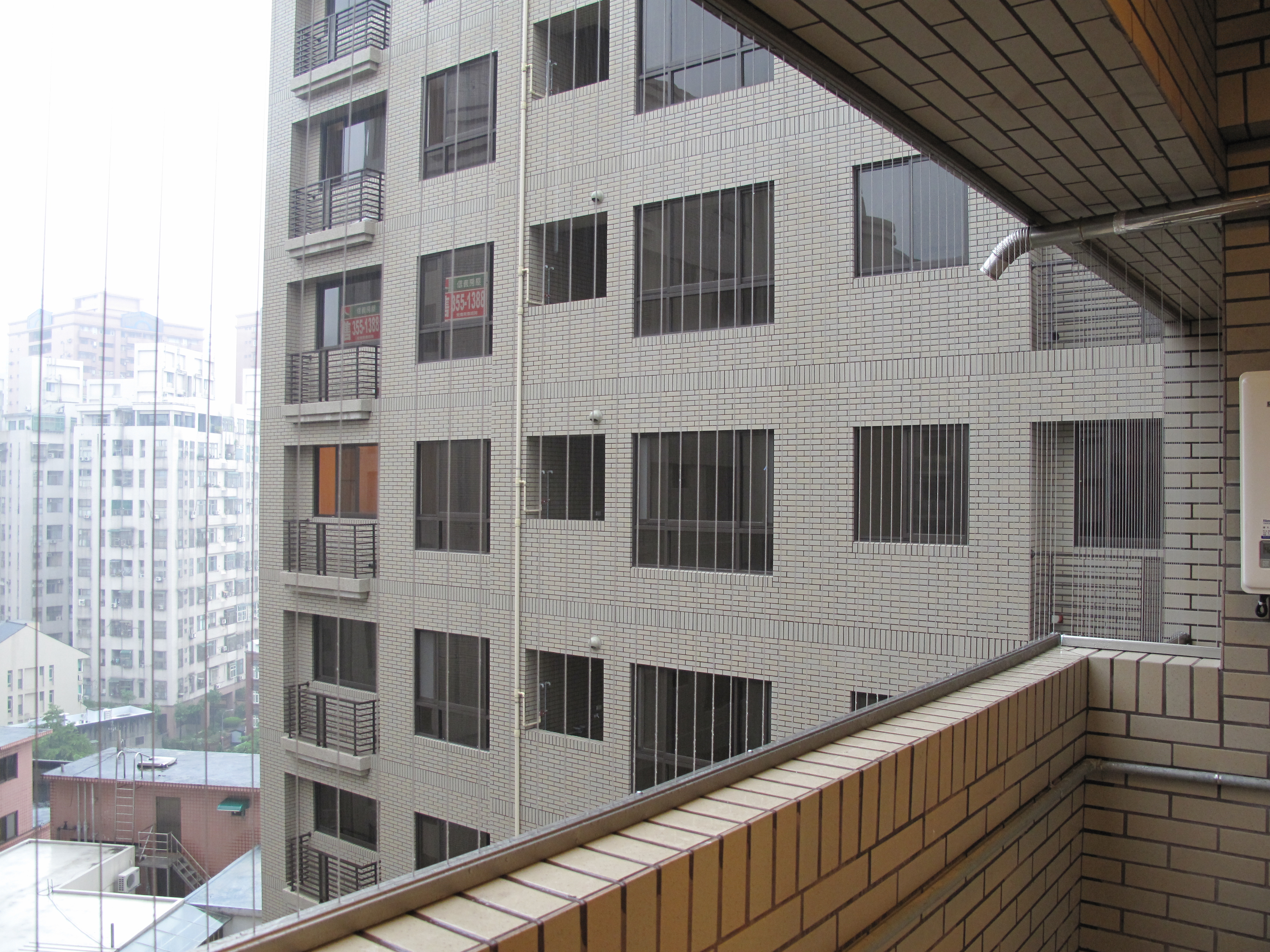 新竹｜竹北 防墜窗 北部 隱形鐵窗 醫院 公家機關 學校 社區 建築物   預防貓咪 跳樓 兒童墜落    |陽台墜樓|北部| 大樓防墬（學校防範兒童墜樓）0800-800-055 - 20090108142043-453052675.JPG(圖)