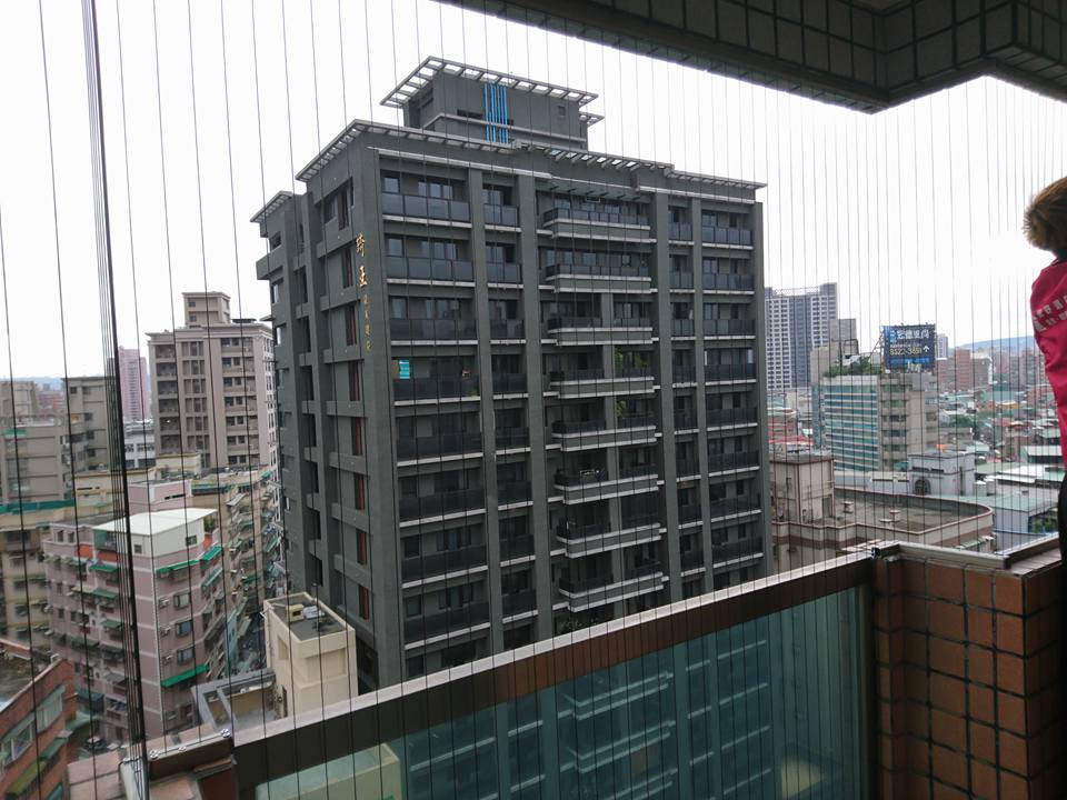 板橋 隱形鐵窗 三重兒童防墜  防貓跳樓 防鴿網  北 中 南 服務 - 20110304225837-41120219.jpg(圖)