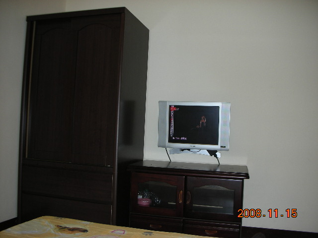 中原套房全新家具液晶電視租4000看屋0911-333-259 - 20081208123048_711427765.JPG(圖)
