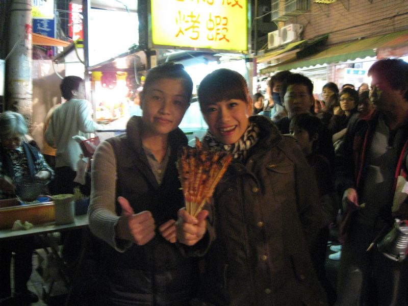 逢甲夜市小吃美食推薦豐收王國免剝殼蝦活蝦現烤逢甲創始總店 - 20090905175151_159206812.jpg(圖)