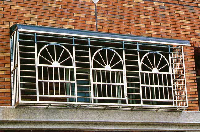 0953066038鑫鸿工程行 公司专营 : 不锈钢门电卷门 防盗窗 花架 彩色