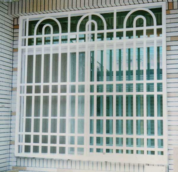 鑫鴻工程行 公司專營 : 不銹鋼門電捲門 防盜窗 花架 彩色鋼板 水槽 電動捲門 雨棚 採光罩 鐵架 室內設計修改 拆除清運 鋁門窗 鋼木門,屋頂採光罩 0953066038  - 20130227171307_956519640.jpg(圖)