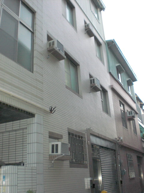 ㊣衛國街優質全新套房.包水.第四台網路 - 20090407125339_80811062.jpg(圖)