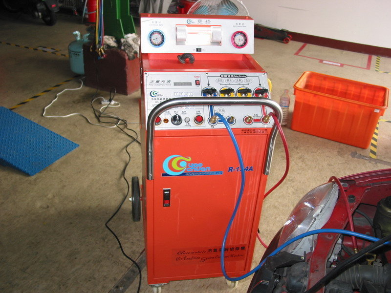 汽車冷氣不冷 新竹市 專業汽車冷氣壓縮機維修 保養 灌冷媒 特價1000   - 20090503014424_287369000.jpg(圖)