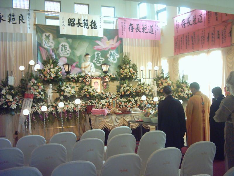 客家人客家禮儀往生禮儀包辦全套特價_歡迎免費諮詢_108朵蓮花被_告別式場專業客家語言師父師姊祭品棺前飯紅包子 - 20091112123048_661890.JPG(圖)